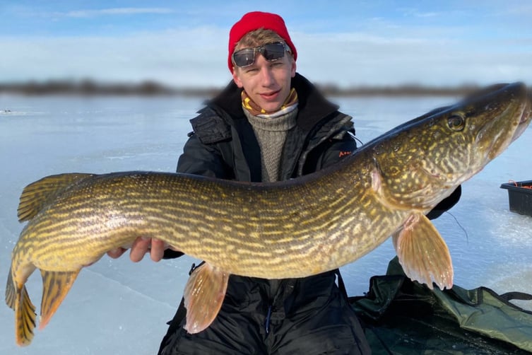 Finnaction_Big northern pike bait fishing in winter