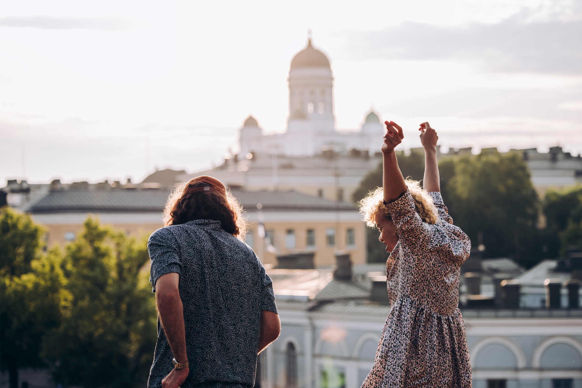 My Helsinki-Hands_up_cathedral_copyright Aleksi Poutanen