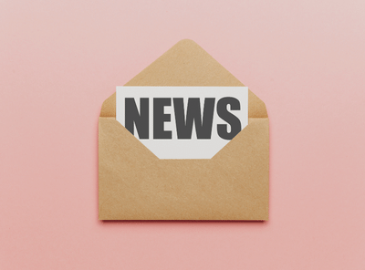 Email news, message on pink background@Andrii Zastrozhnov400x296