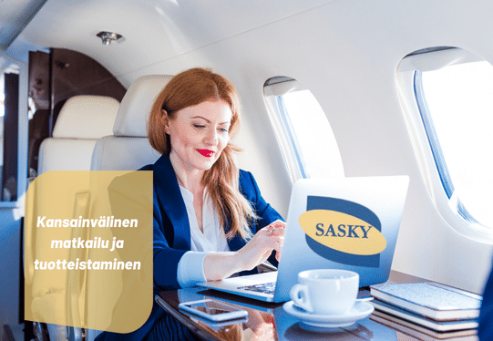  PRO Businesswoman traveling by corporate jet@izusek 541 x 374