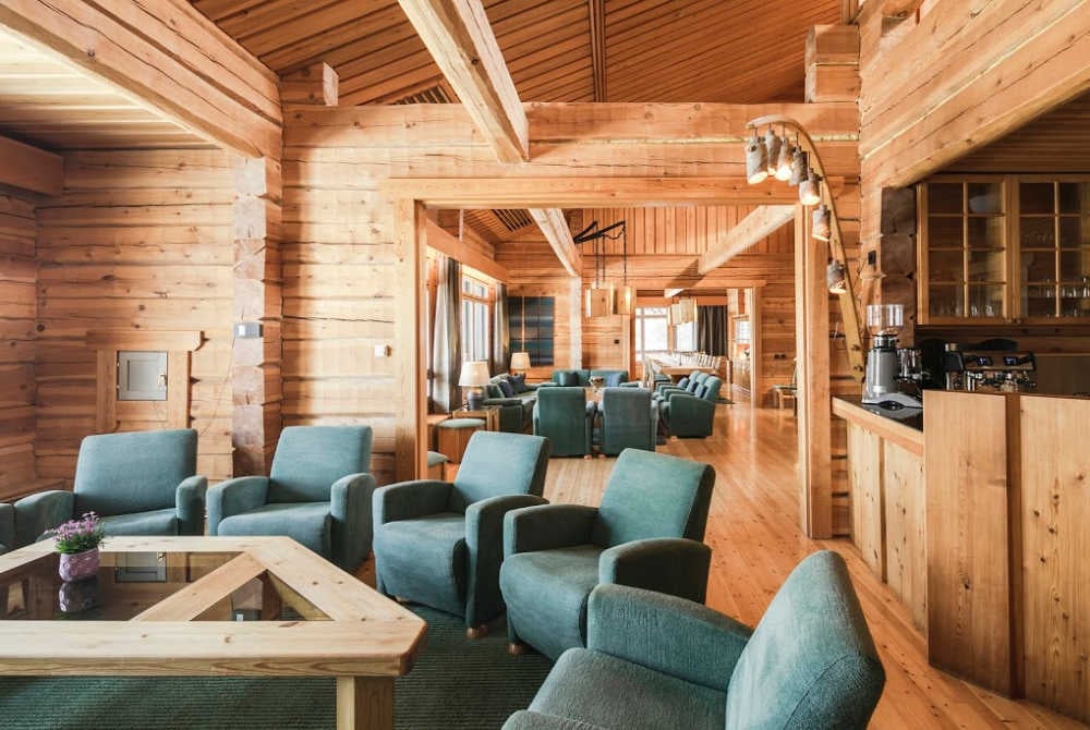 SundayMorningResort-Lodge