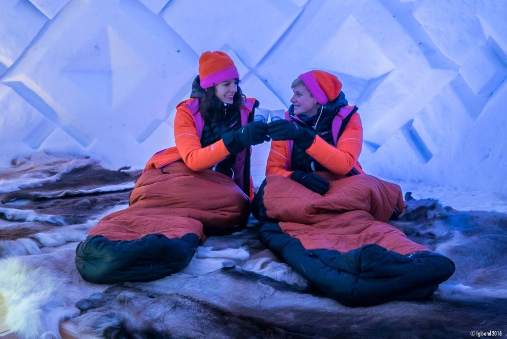 Übernachtung in einem individuell gestalteten IGLOO in Schwedisch Lappland