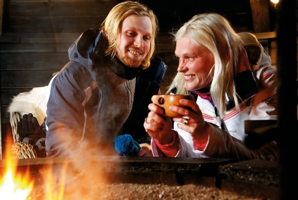 Kaffeepause in einer lappländischen Kota in Levi
