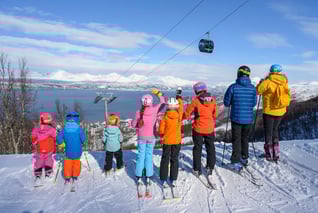 Family experiences-skiing-copyright-Rune-Dahl-visitnarvik.com-Narvikfjellet-AS