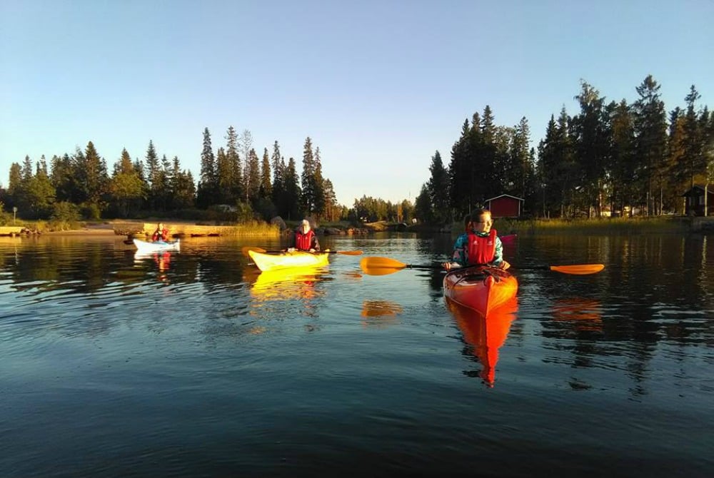 Merilän_Kartano_paddling