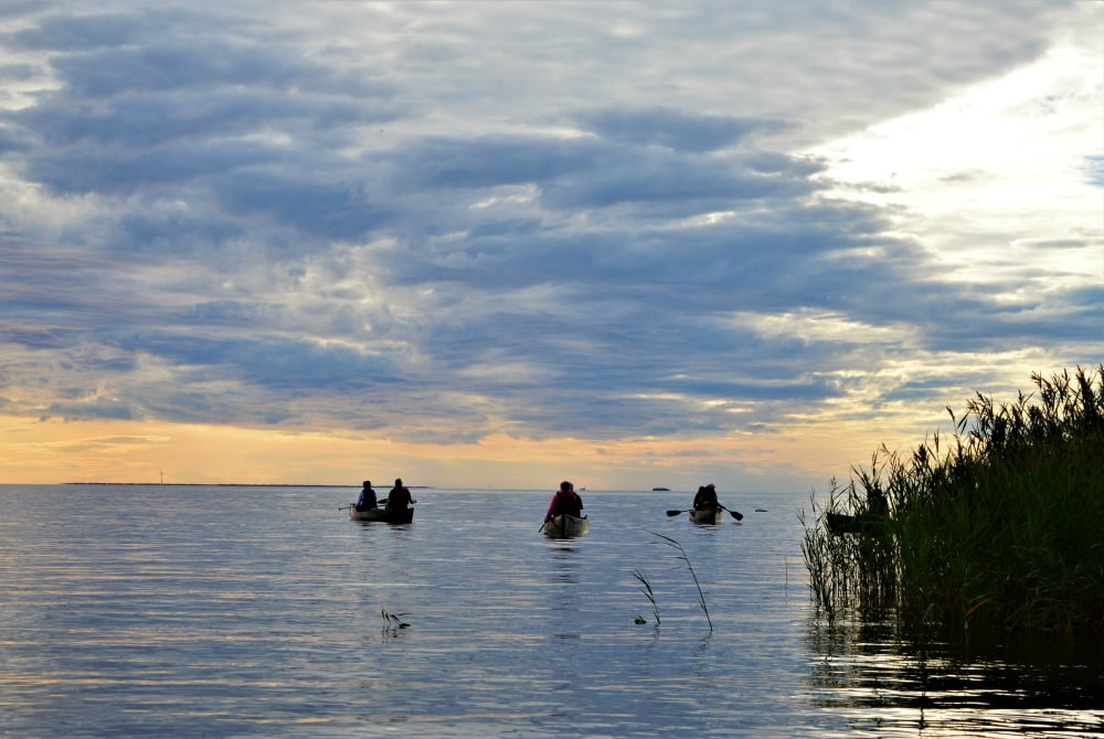 Kanufahren in der hellen Nacht in Oulu