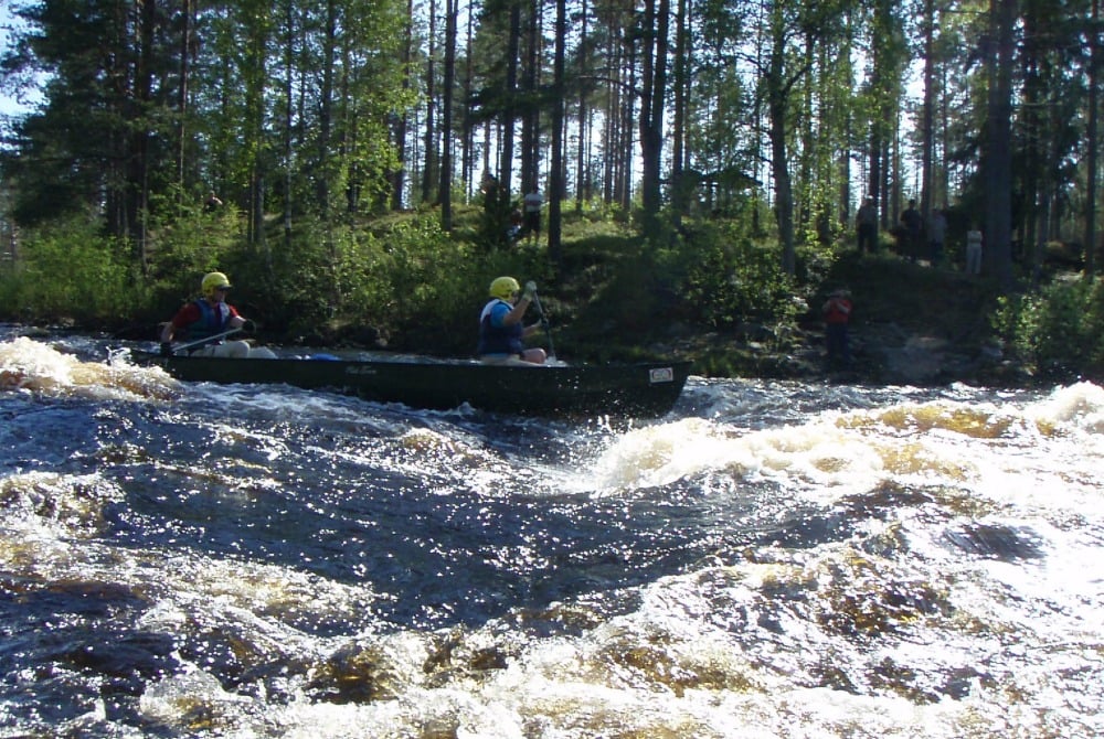 Vuoton_Joutsen_paddling