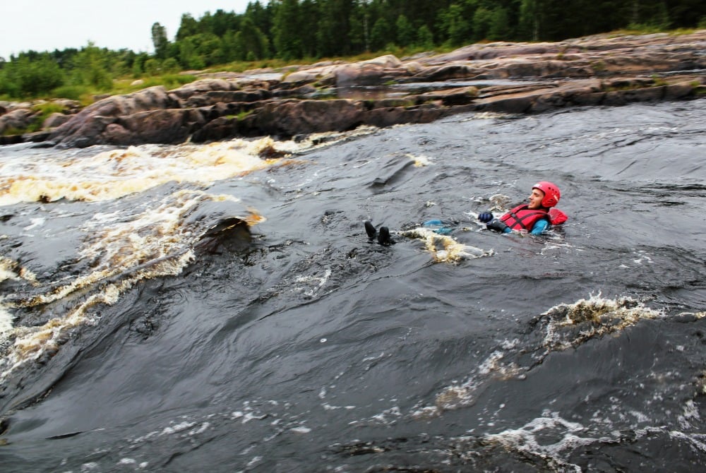 Stromschnellen-Schwimmen in Oulu