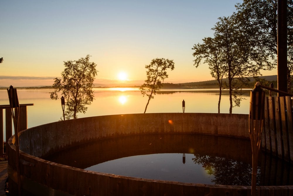 Outdoor-Whirlpool im Hotel Hornavan