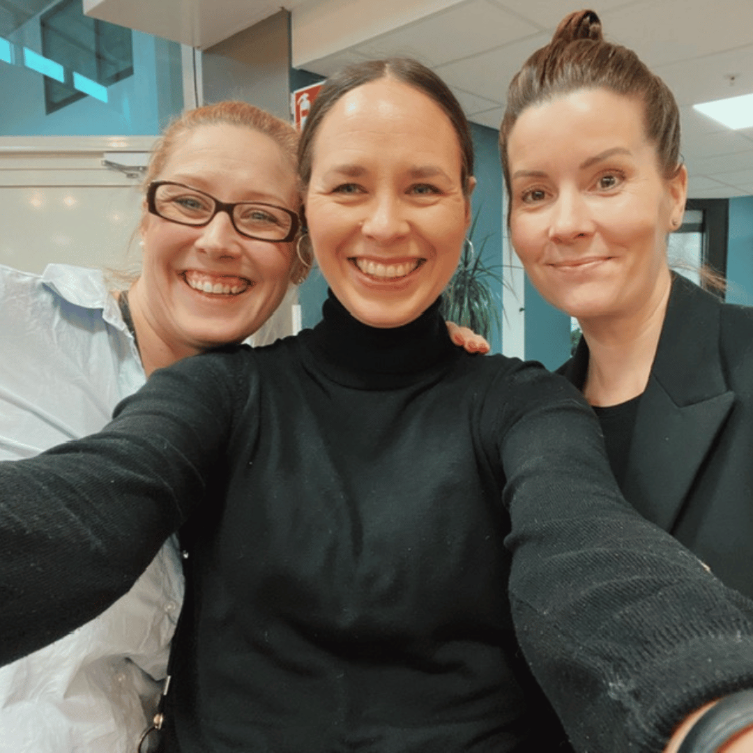 Outi Mertamo, Liisa Tuokko ja Greta Tanskanen valmennuspäivässä. 