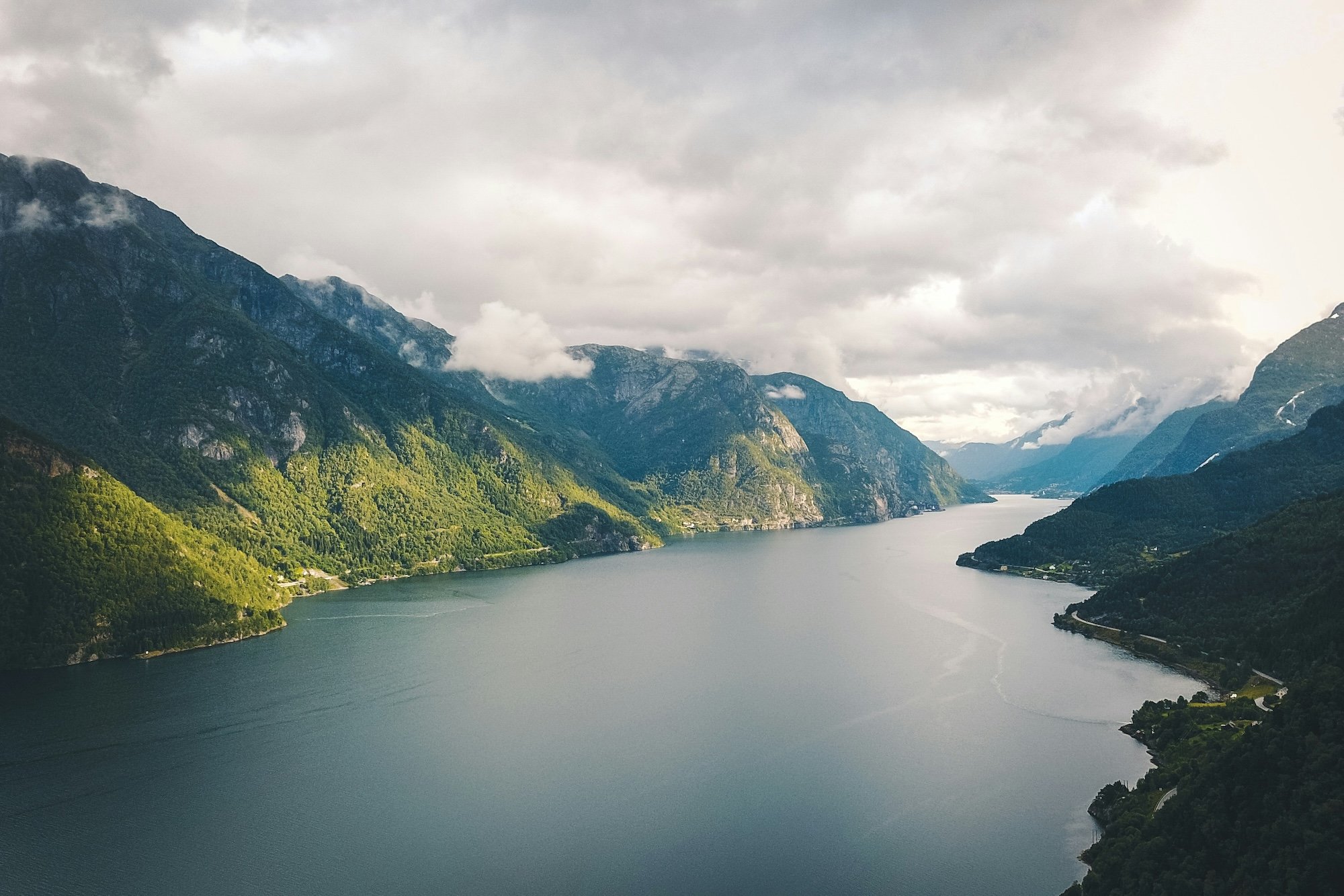 Norwegen Fjord © Raimond Klavins  Unsplash