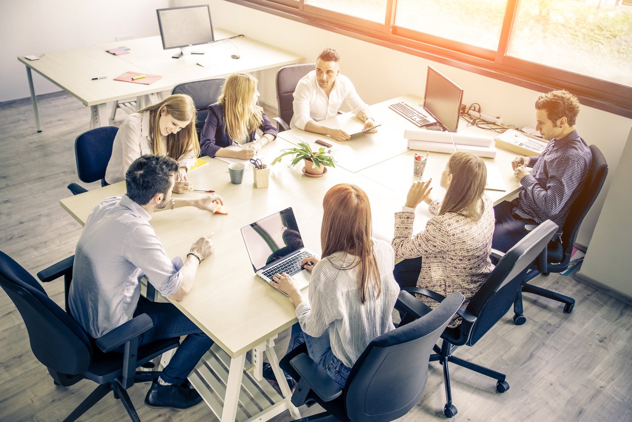 Start-up-meeting-527046822_1256x838