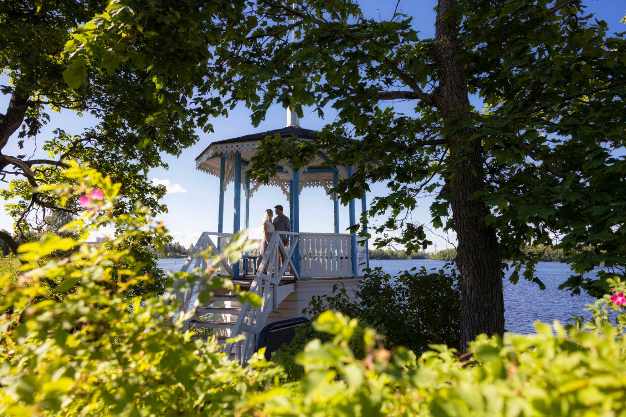 Visit Oulu-couple summer evening