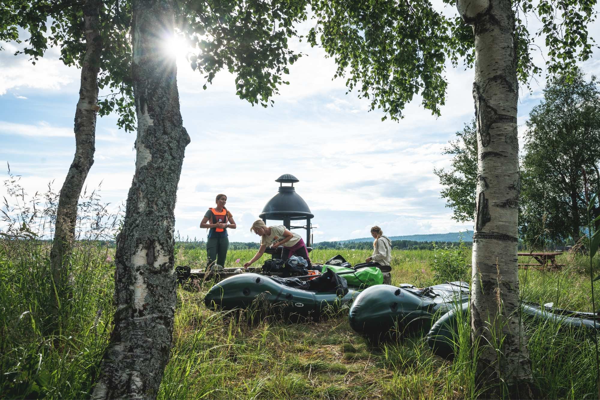 Yllas midnight sun packrafting © Eetu Leikas Visit Ylläs
