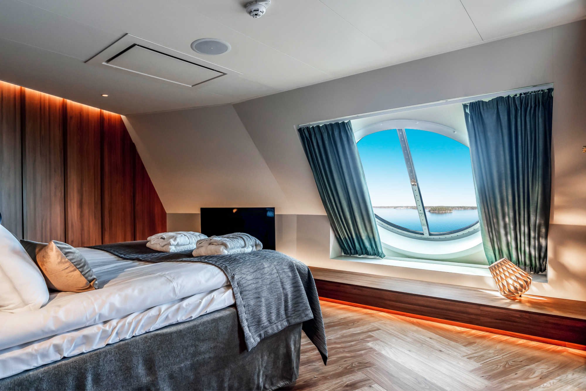 Viking Line-Viking Glory-SU6 Suite The Forest-copyright Miikka Lemström - Visualizer