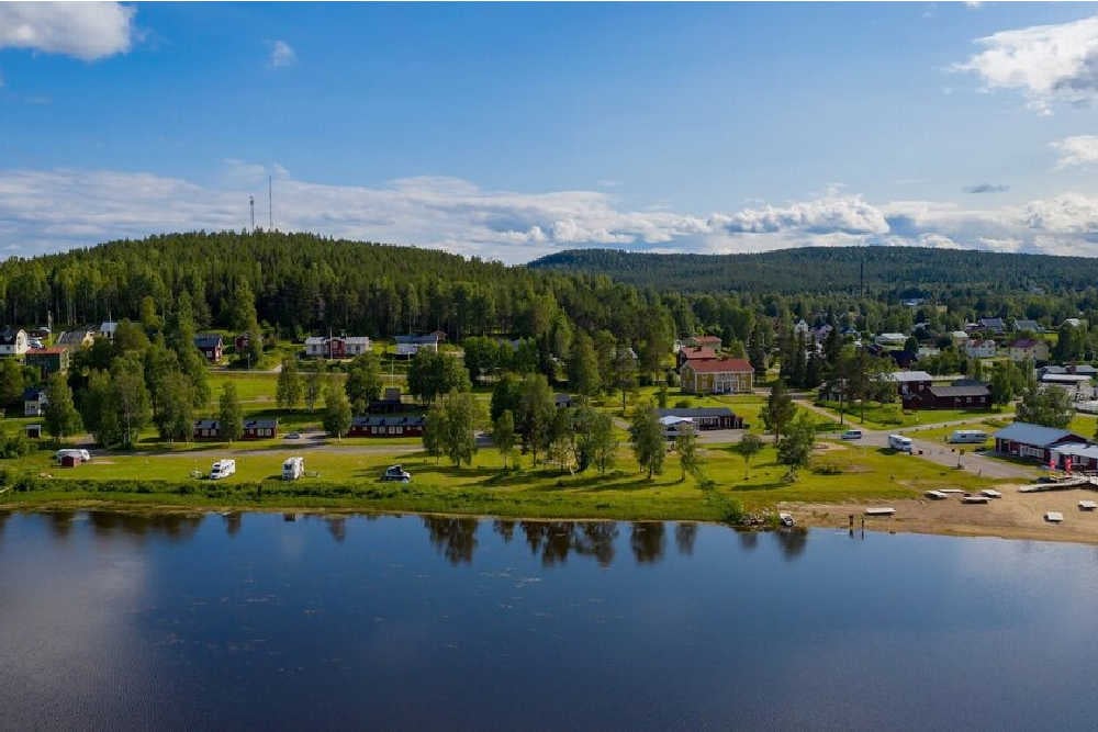 Norrsken Lodge-Blick auf Campingbereich