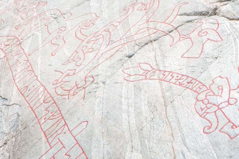 Stua-Sormland-FAM_Sigurdsristning_Runestone