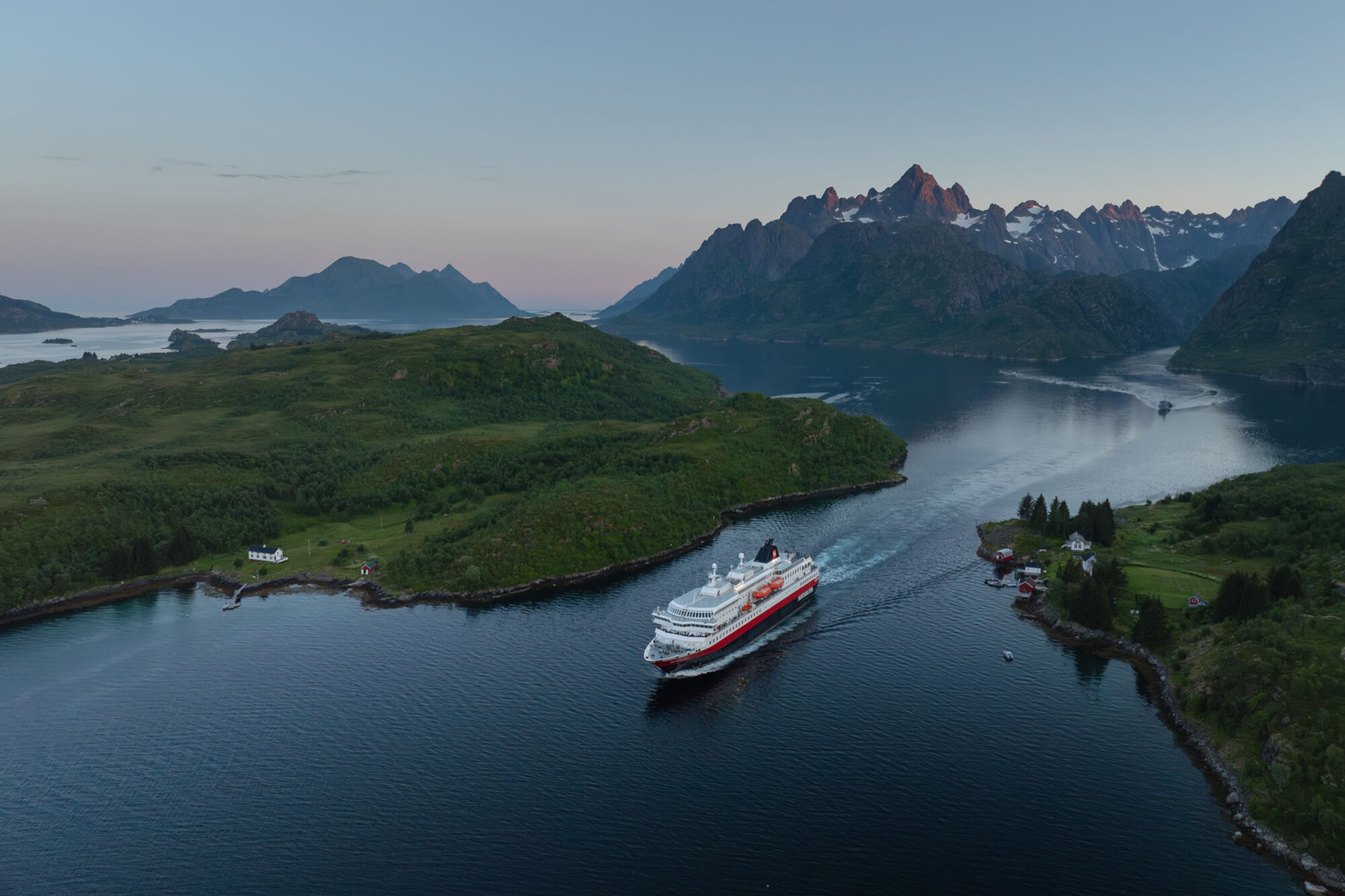 MS Richard With sailing in Raftsundet © Espen Mills Hurtigruten