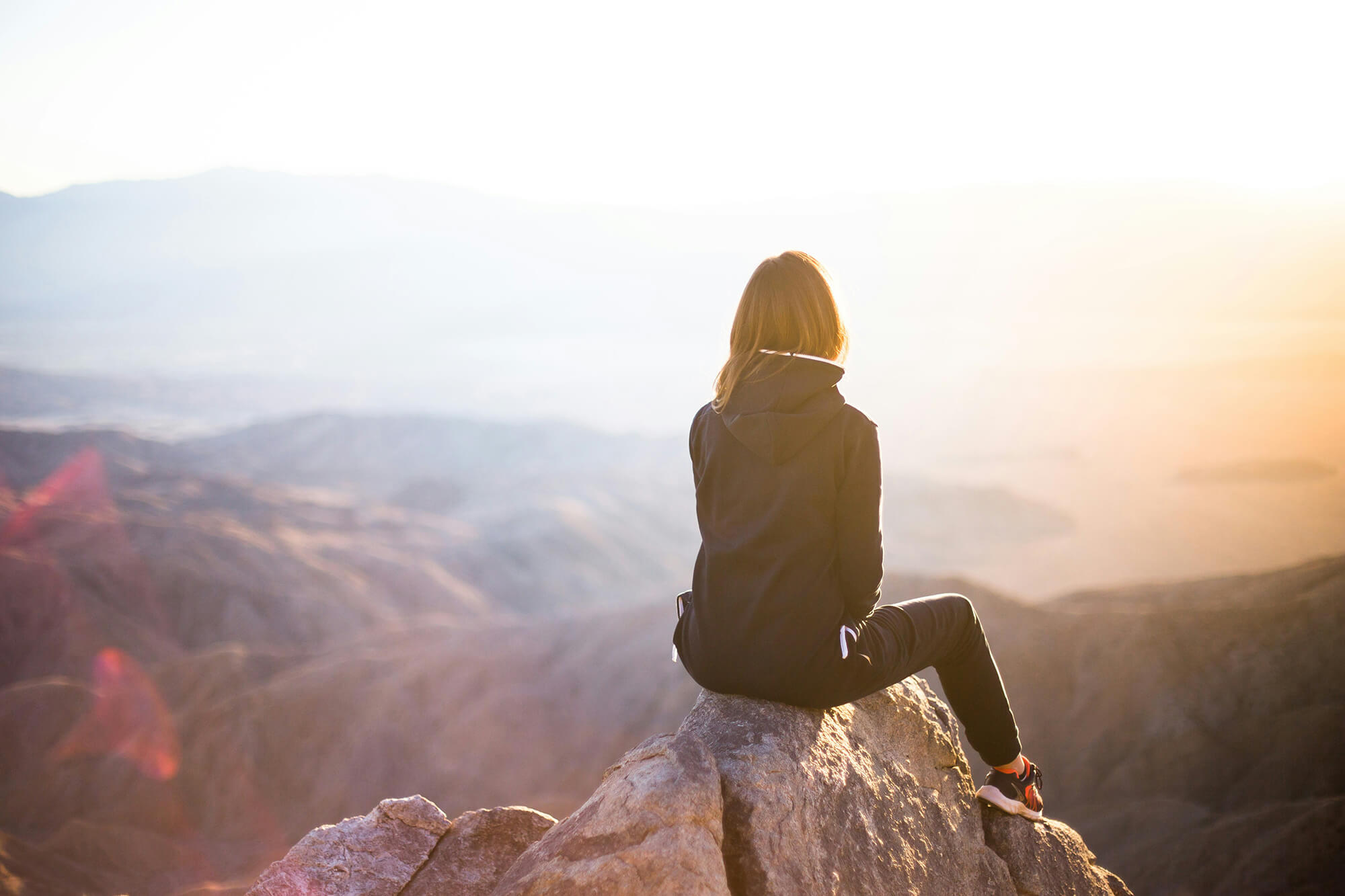 Solo traveller © Denys Nevozhai Unsplash